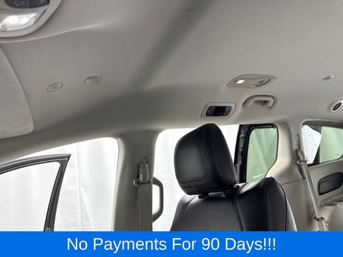 Used 2024 Chrysler Pacifica Touring-L FWD image 24