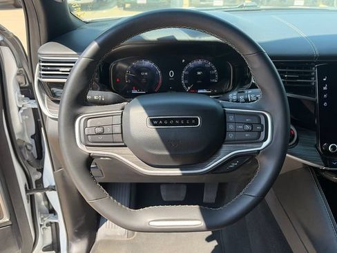 Used 2024 Jeep Wagoneer L Series II w/ Flexible Seating Group AWD/4WD image 19