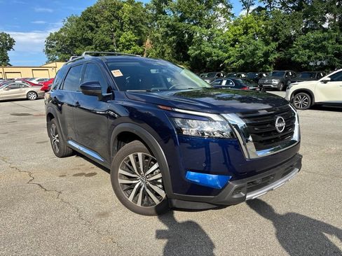Used 2025 Nissan Pathfinder Platinum AWD/4WD image 4