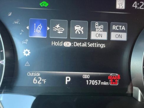 Used 2024 Toyota Highlander XLE AWD/4WD image 28