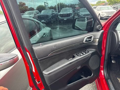 Used 2014 Jeep Grand Cherokee SRT AWD/4WD image 9