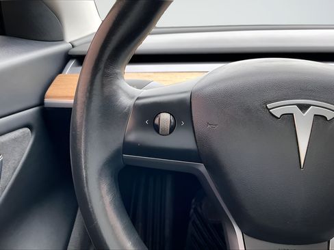Used 2018 Tesla Model 3 Long Range RWD image 10