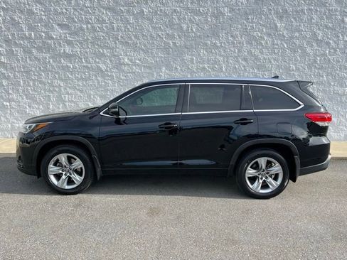 Used 2017 Toyota Highlander Limited image 3