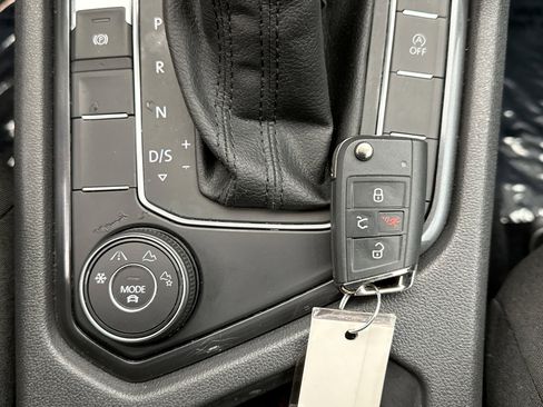 Used 2021 Volkswagen Tiguan S image 21