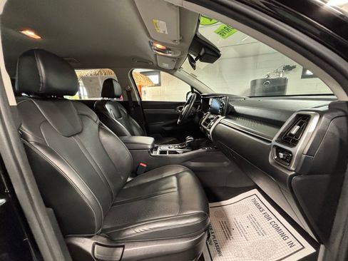 Used 2021 Kia Sorento S image 11