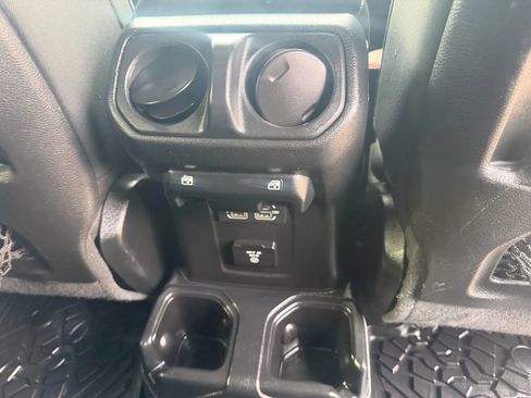 Used 2019 Jeep Wrangler Unlimited Rubicon image 11