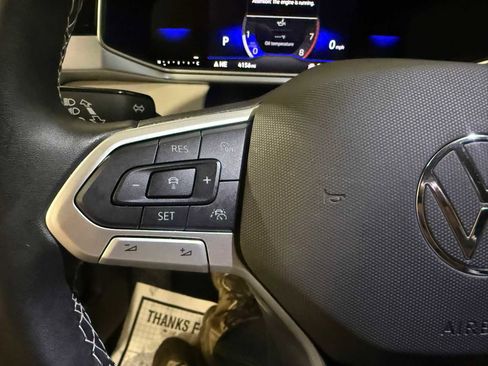 Certified 2025 Volkswagen Taos SE w/ Panoramic Sunroof Package image 29