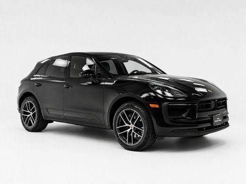 Certified 2026 Porsche Macan AWD/4WD image 8