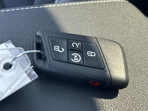 New 2025 Volkswagen Taos SE image 13