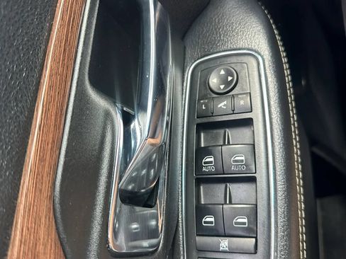 Used 2017 RAM 1500 Laramie RWD image 32
