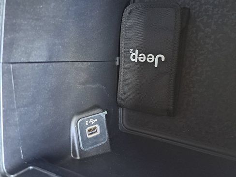 Used 2023 Jeep Gladiator Sport AWD/4WD image 16