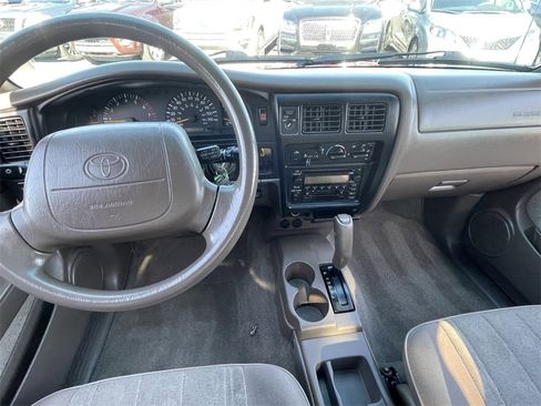 Used 2000 Toyota Tacoma PreRunner image 19