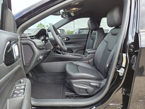 New 2026 Jeep Compass Latitude image 13