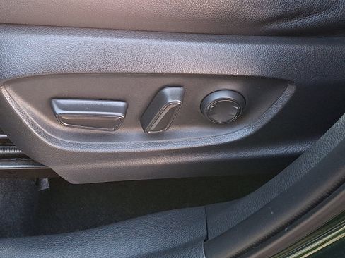 Used 2022 Toyota Corolla Cross XLE w/ Convenience Package image 26