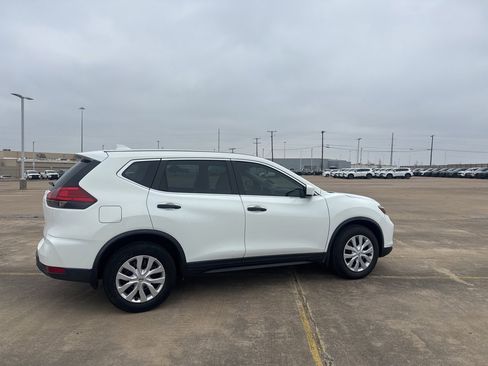 Used 2017 Nissan Rogue S image 16