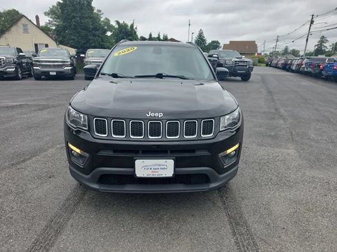 Used 2020 Jeep Compass Latitude w/ Cold Weather Group AWD/4WD image 2