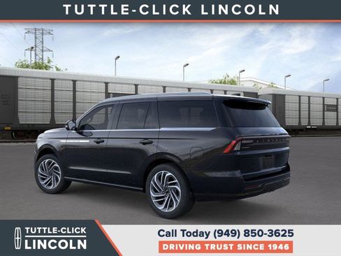 New 2026 Lincoln Navigator Reserve image 4