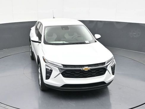 New 2026 Chevrolet Trax LS w/ LS Convenience Package FWD image 60