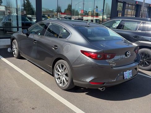 Used 2022 MAZDA MAZDA3 s image 4