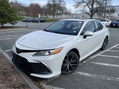 Used 2022 Toyota Camry XLE w/ Navigation Upgrade Package image 10