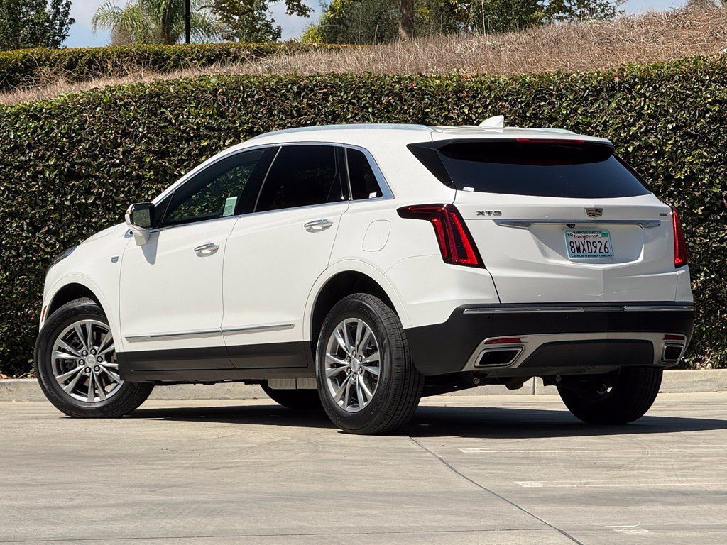 Used 2021 Cadillac XT5 Premium Luxury FWD image 2
