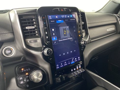 Used 2022 RAM 1500 Laramie AWD/4WD image 5