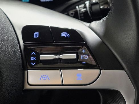 Certified 2025 Hyundai Elantra Limited image 33