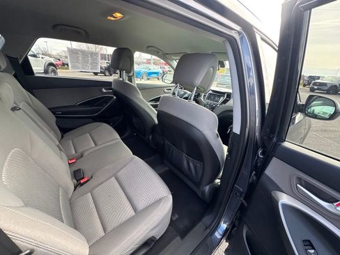 Used 2017 Hyundai Santa Fe SE FWD image 15