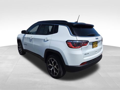 Used 2025 Jeep Compass Limited AWD/4WD image 3