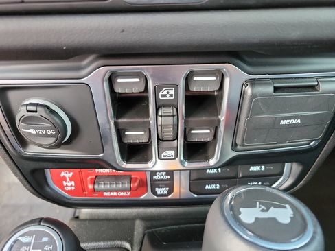 Used 2024 Jeep Wrangler Unlimited Rubicon 4xe image 13