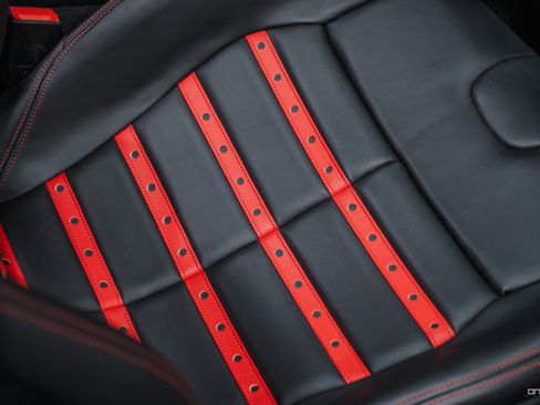 Used 2022 Ferrari SF90 Spider image 31