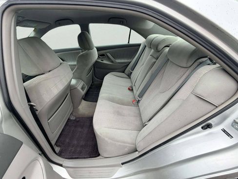 Used 2010 Toyota Camry LE FWD image 21
