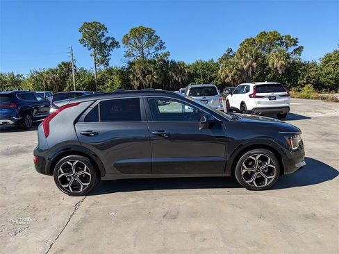 Certified 2023 Kia Niro SX Touring image 10