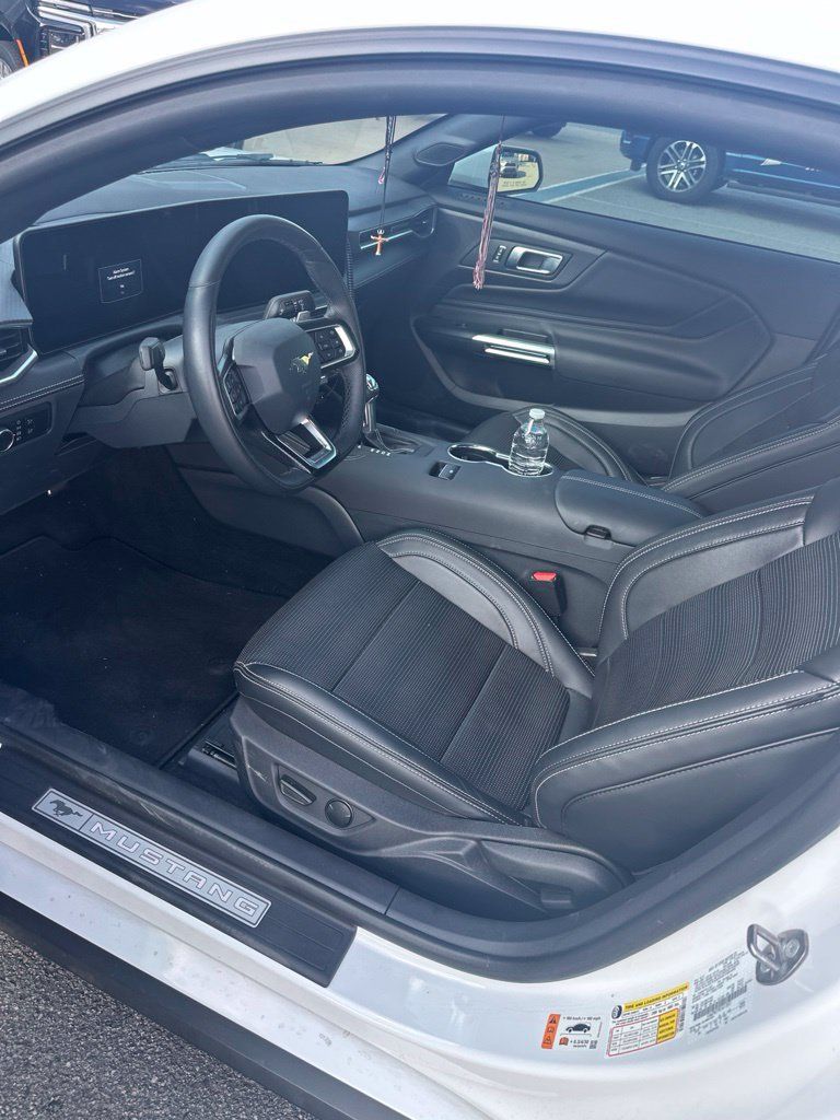 Used 2025 Ford Mustang GT Premium RWD image 7