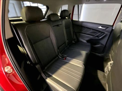 Used 2022 Volkswagen Tiguan SE w/ Panoramic Sunroof Package image 20