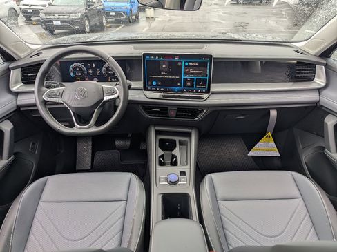 New 2026 Volkswagen Tiguan SE image 24