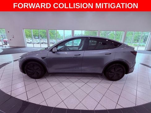 Used 2026 Tesla Model Y AWD image 4