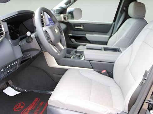 Certified 2025 Toyota Tundra Limited AWD/4WD image 8