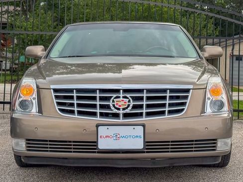 Used 2007 Cadillac DTS Luxury II FWD image 2