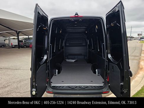 Used 2024 Mercedes-Benz eSprinter 170 Cargo image 5