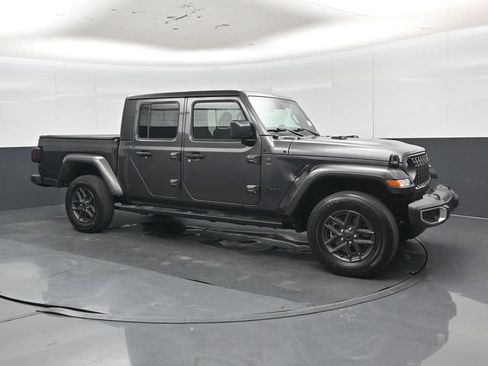 Used 2024 Jeep Gladiator Sport AWD/4WD image 31