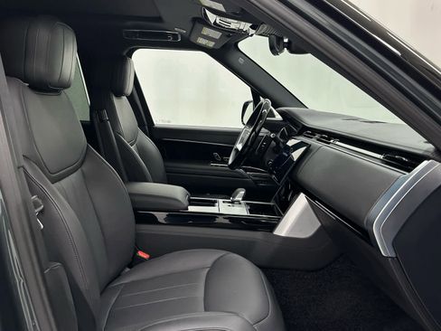 Used 2025 Land Rover Range Rover Long Wheelbase SE image 18