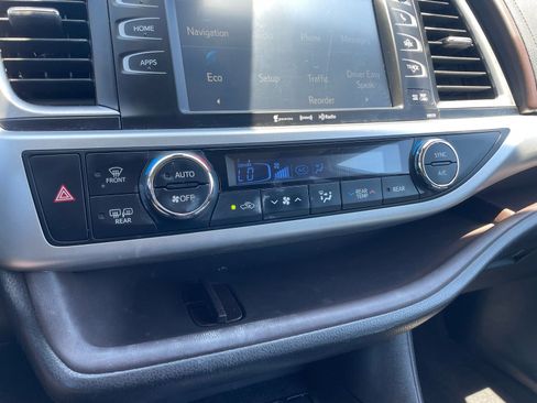 Used 2018 Toyota Highlander XLE FWD image 10