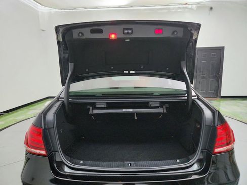 Used 2014 Mercedes-Benz E 350 Sedan image 32