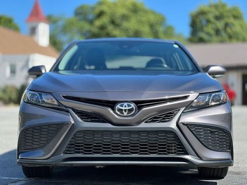 Used 2022 Toyota Camry SE FWD image 2