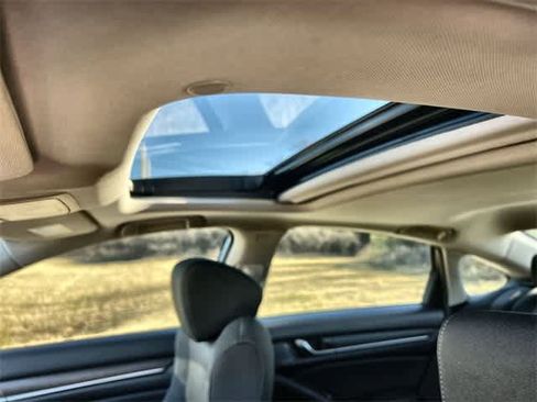 Used 2018 Honda Accord EX image 32