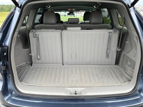 Used 2019 Toyota Highlander Plus AWD/4WD image 17