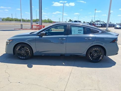 New 2026 Nissan Sentra SR w/ Floor Mat Package FWD image 4