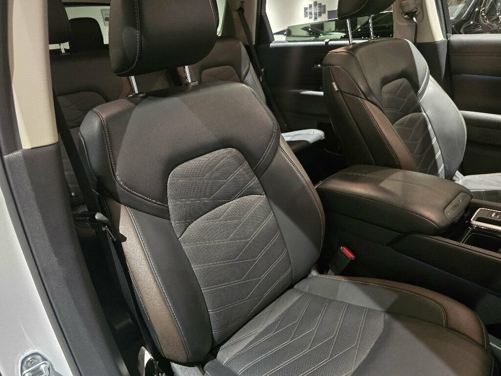 Used 2025 Nissan Pathfinder Platinum w/ Cargo Package FWD image 36