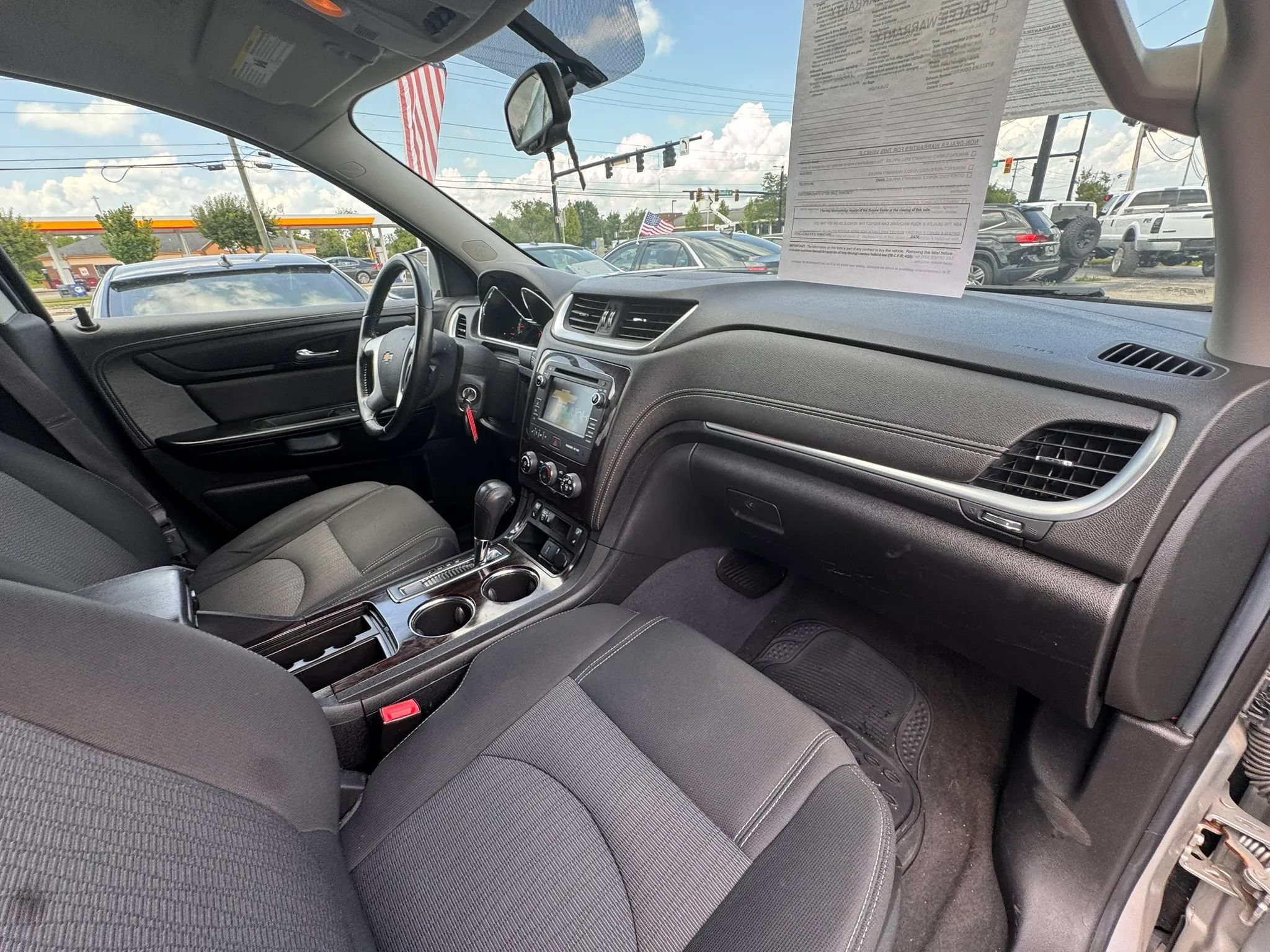 Used 2015 Chevrolet Traverse LT w/ Style and Technology Package FWD image 26